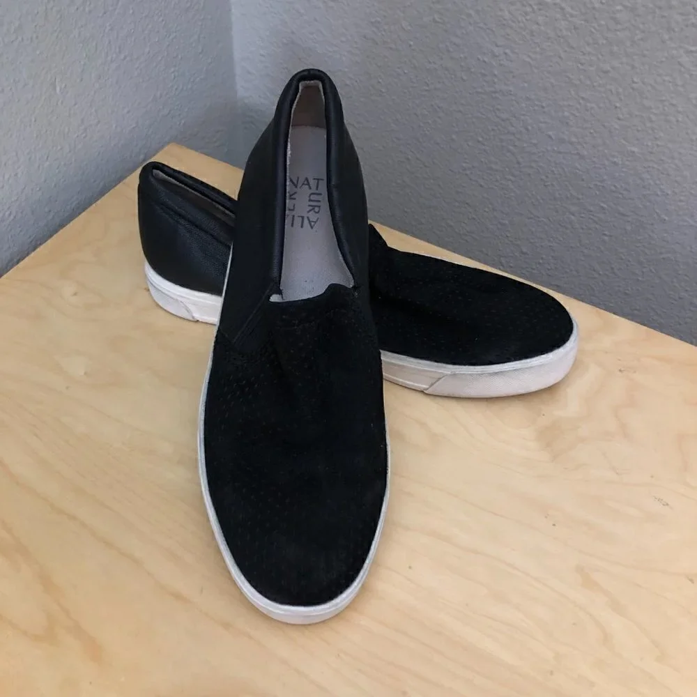 NATURALIZER Aileen Slip On Sneakers Women's size 9 Black & White Platform